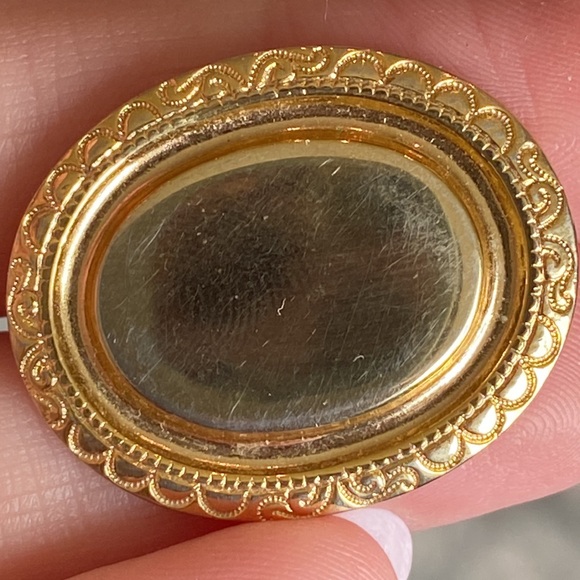 Engrave-able Gold Brooch - Picture 4 of 7